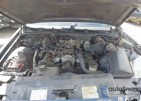 2000 Ford Crown Victoria Lx из США, поврежденный, VIN 2FAFP74W4YX116561